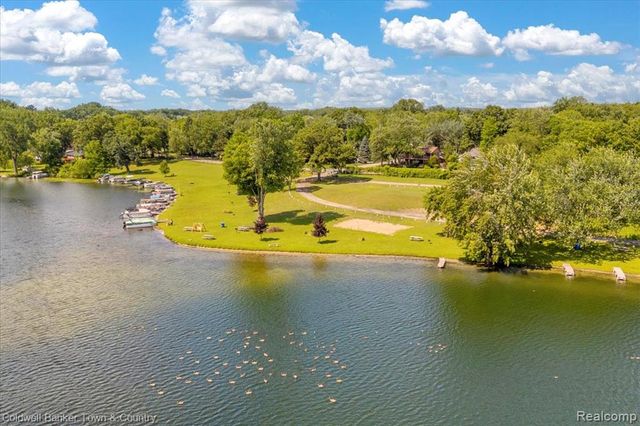 485 Rivard Boulevard, Waterford, MI 48327