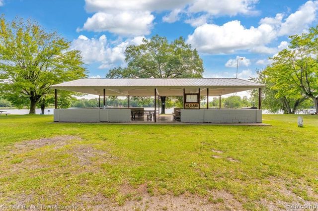 485 Rivard Boulevard, Waterford, MI 48327