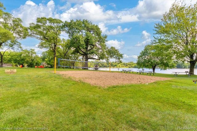 485 Rivard Boulevard, Waterford, MI 48327