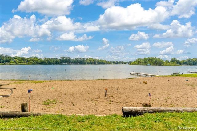 485 Rivard Boulevard, Waterford, MI 48327