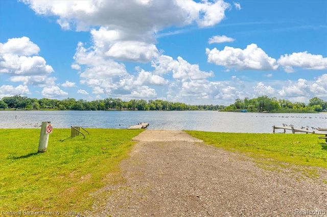 485 Rivard Boulevard, Waterford, MI 48327