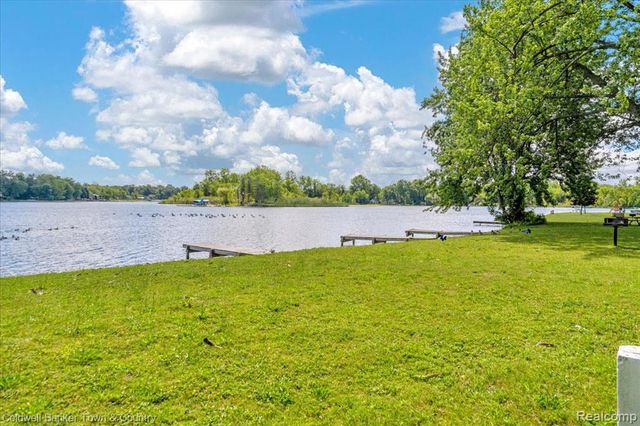 485 Rivard Boulevard, Waterford, MI 48327