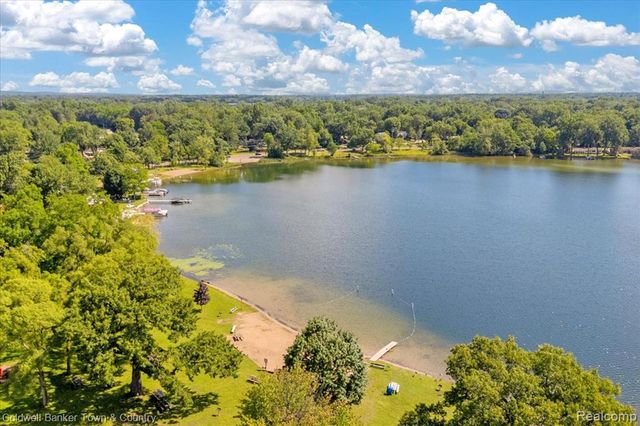 485 Rivard Boulevard, Waterford, MI 48327