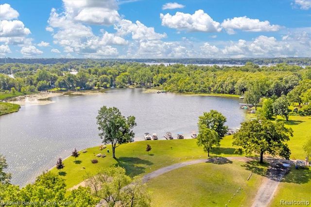 485 Rivard Boulevard, Waterford, MI 48327