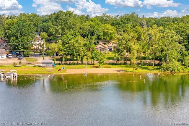 485 Rivard Boulevard, Waterford, MI 48327