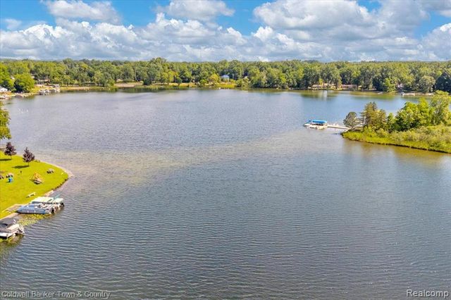 485 Rivard Boulevard, Waterford, MI 48327