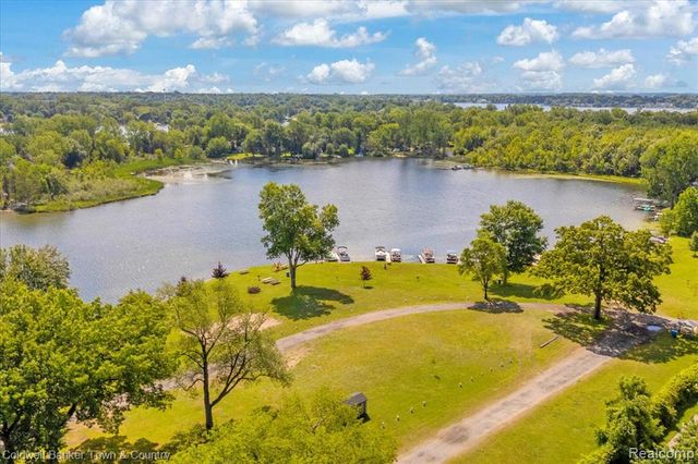 485 Rivard Boulevard, Waterford, MI 48327