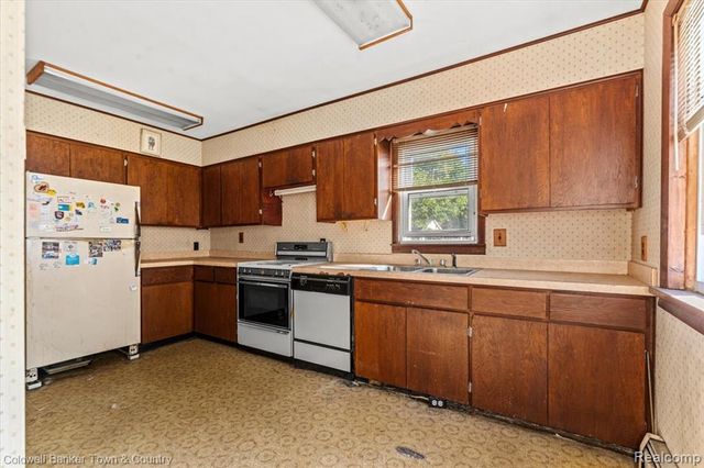 485 Rivard Boulevard, Waterford, MI 48327