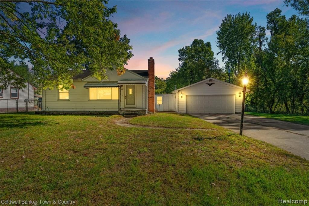 485 Rivard Boulevard, Waterford, MI 48327