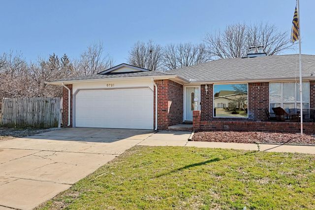 8721 E Lockmoor Cir, Wichita, KS 67207