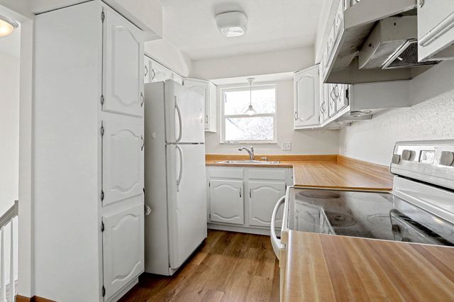 8721 E Lockmoor Cir, Wichita, KS 67207