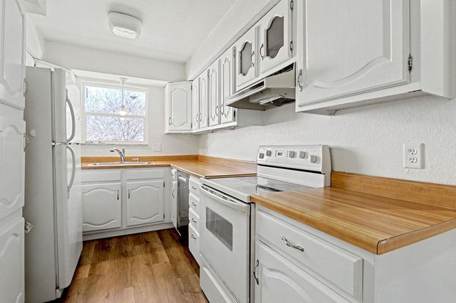 8721 E Lockmoor Cir, Wichita, KS 67207