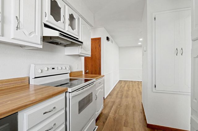 8721 E Lockmoor Cir, Wichita, KS 67207