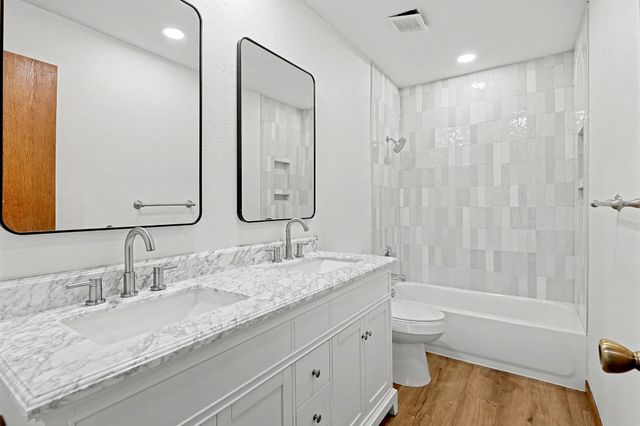 8721 E Lockmoor Cir, Wichita, KS 67207