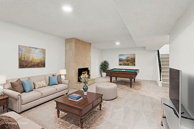 8721 E Lockmoor Cir, Wichita, KS 67207