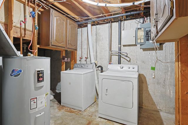 8721 E Lockmoor Cir, Wichita, KS 67207