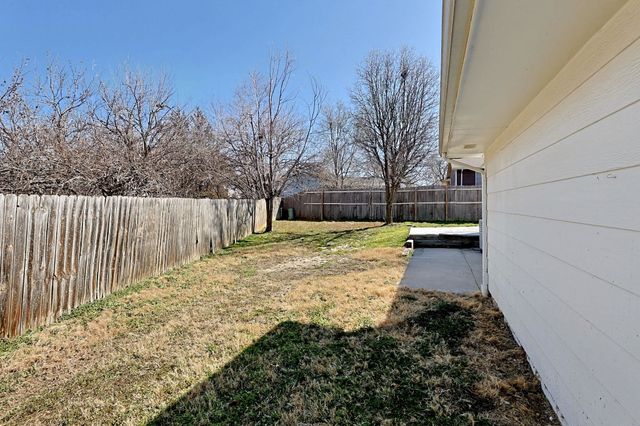 8721 E Lockmoor Cir, Wichita, KS 67207