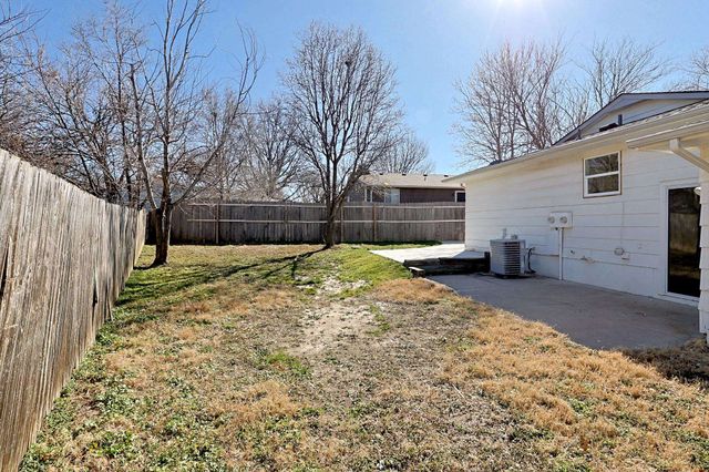 8721 E Lockmoor Cir, Wichita, KS 67207