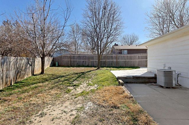 8721 E Lockmoor Cir, Wichita, KS 67207