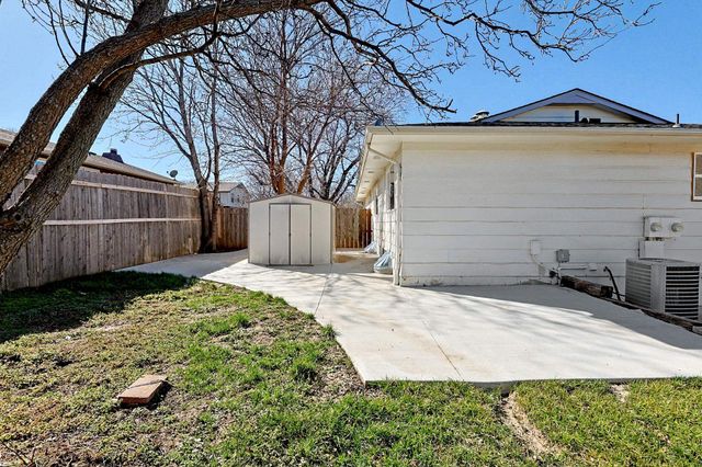 8721 E Lockmoor Cir, Wichita, KS 67207