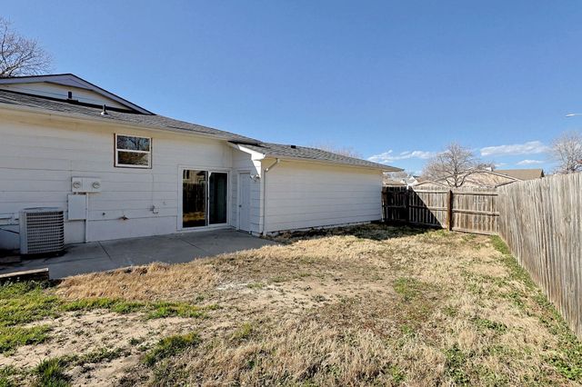 8721 E Lockmoor Cir, Wichita, KS 67207