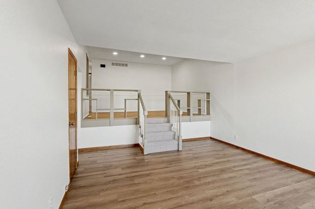 8721 E Lockmoor Cir, Wichita, KS 67207