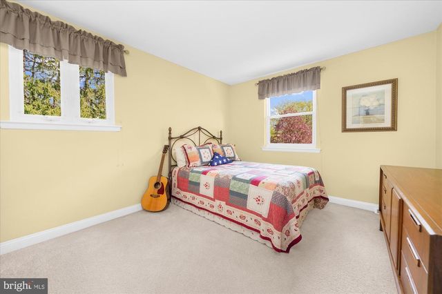 101 VILLAGE DR, North Wales, PA 19454