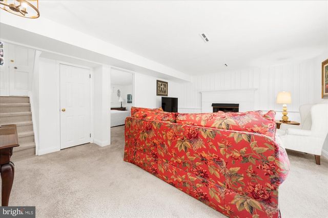 101 VILLAGE DR, North Wales, PA 19454