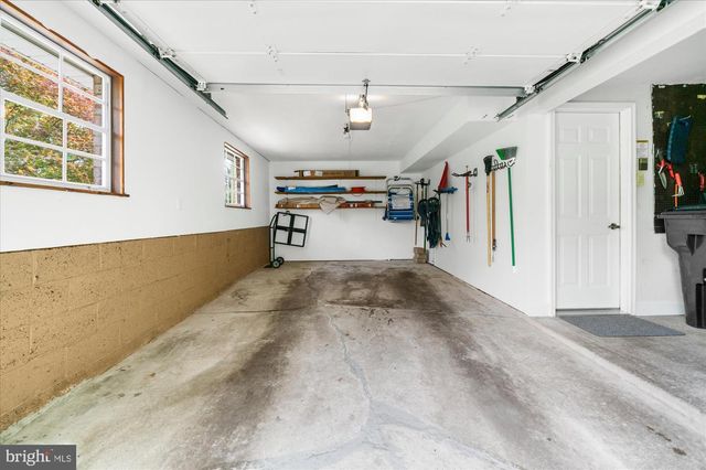 101 VILLAGE DR, North Wales, PA 19454