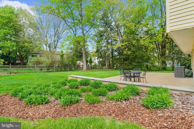 101 VILLAGE DR, North Wales, PA 19454