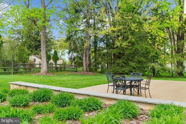 101 VILLAGE DR, North Wales, PA 19454
