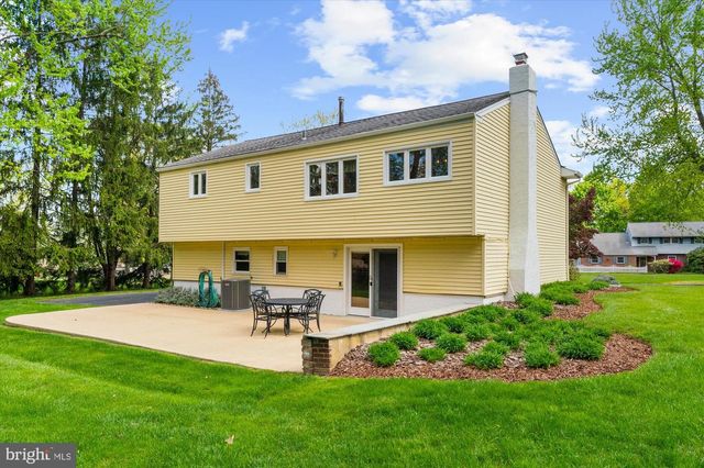 101 VILLAGE DR, North Wales, PA 19454