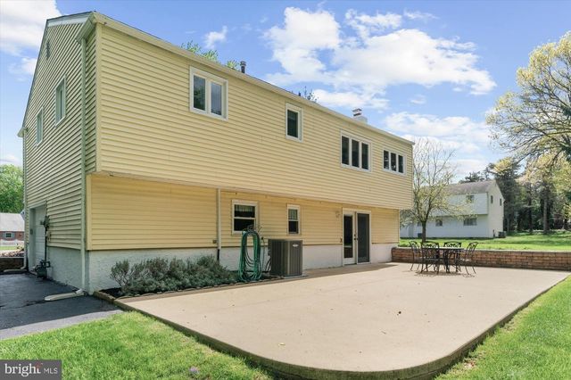 101 VILLAGE DR, North Wales, PA 19454