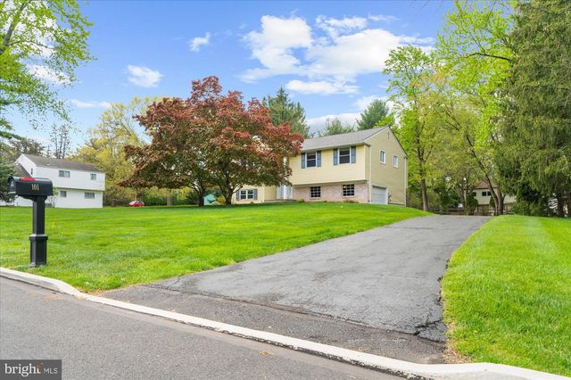 101 VILLAGE DR, North Wales, PA 19454