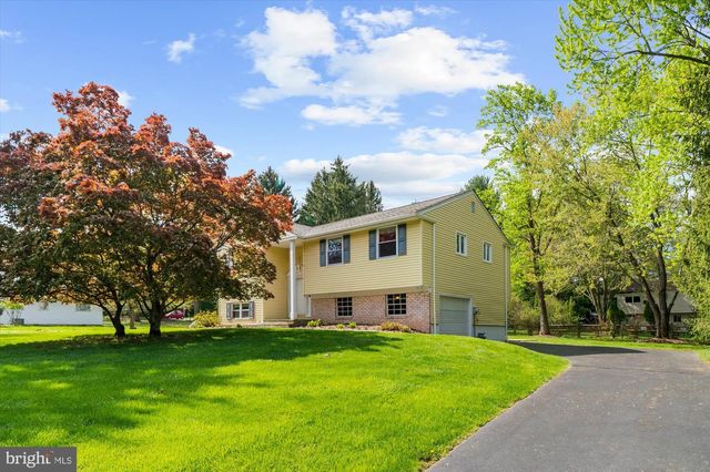 101 VILLAGE DR, North Wales, PA 19454