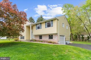 101 VILLAGE DR, North Wales, PA 19454
