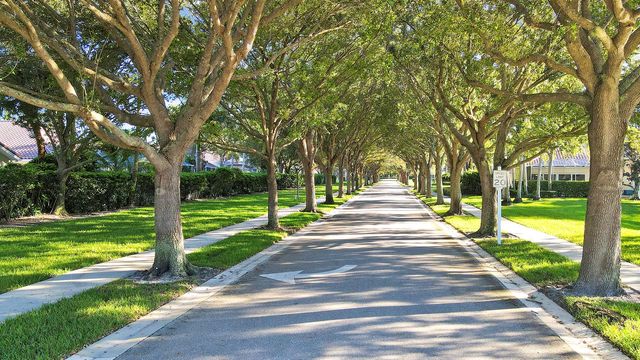 805 Niemen Drive, Palm Beach Gardens, FL 33410