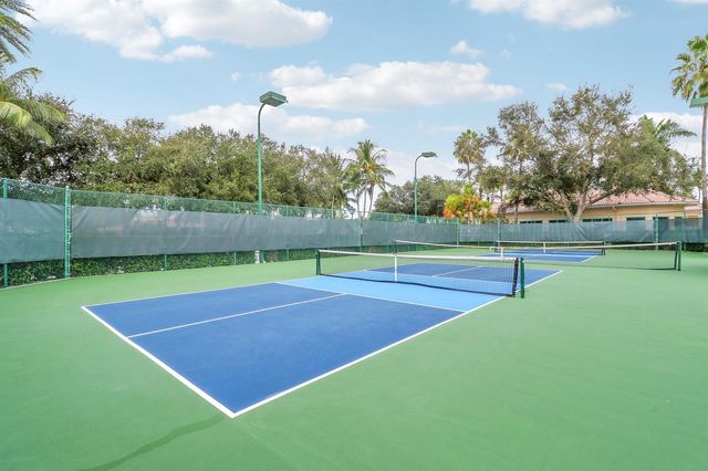805 Niemen Drive, Palm Beach Gardens, FL 33410