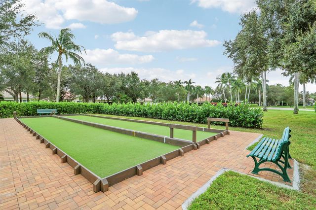 805 Niemen Drive, Palm Beach Gardens, FL 33410