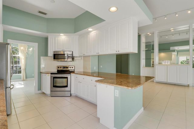 805 Niemen Drive, Palm Beach Gardens, FL 33410