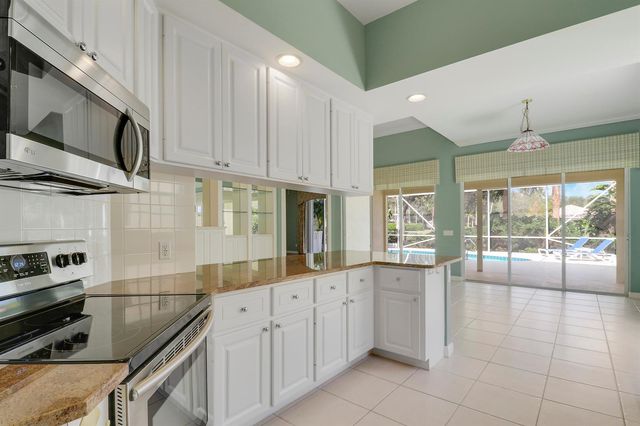 805 Niemen Drive, Palm Beach Gardens, FL 33410