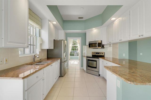 805 Niemen Drive, Palm Beach Gardens, FL 33410
