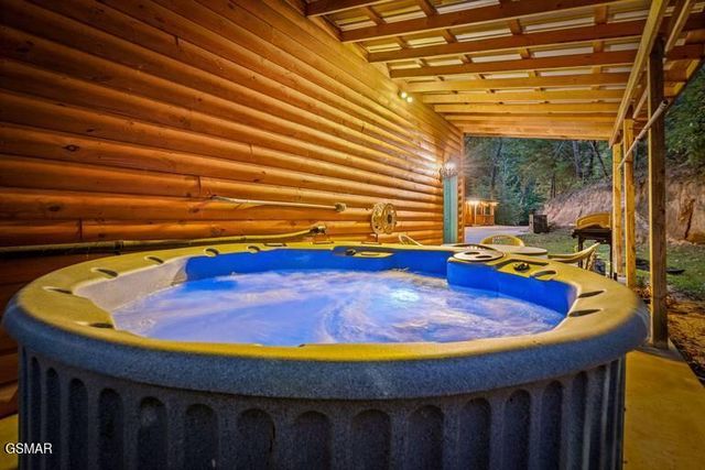 1930 Backhome Lane, Sevierville, TN 37876