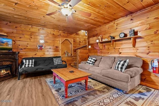 1930 Backhome Lane, Sevierville, TN 37876