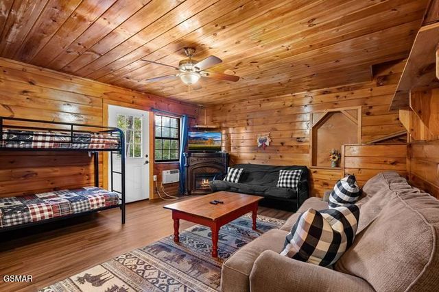 1930 Backhome Lane, Sevierville, TN 37876