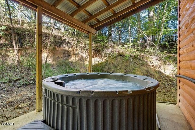 1930 Backhome Lane, Sevierville, TN 37876