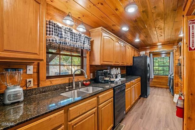 1930 Backhome Lane, Sevierville, TN 37876