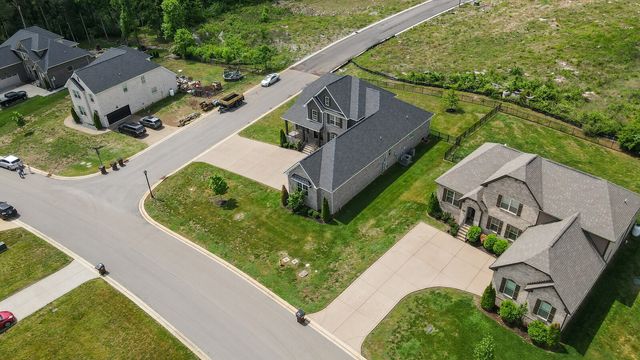 400 Millstone Pl, Lebanon, TN 37087