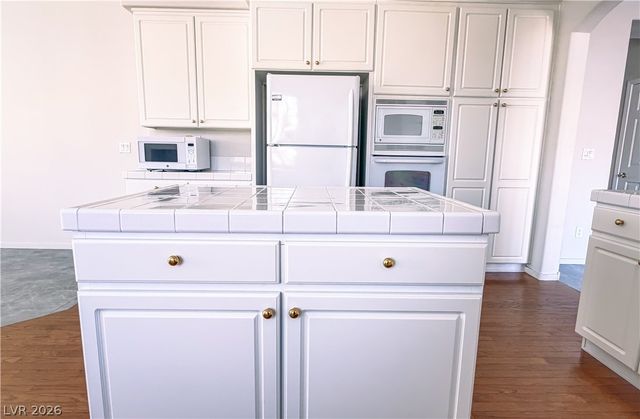 8043 Shadowvale Drive, Las Vegas, NV 89147