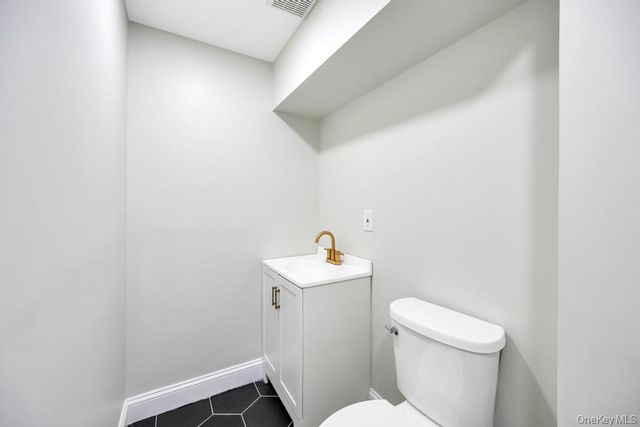 17 Blackpine Drive, Medford, NY 11763